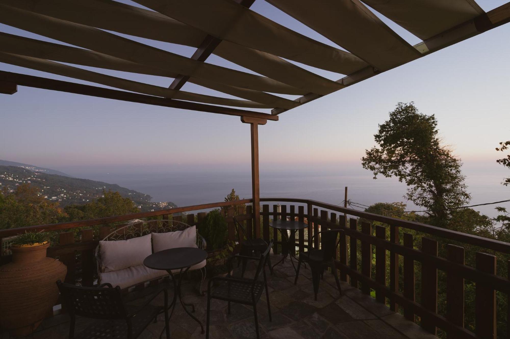 Adama Hotel Mouresi Exterior photo
