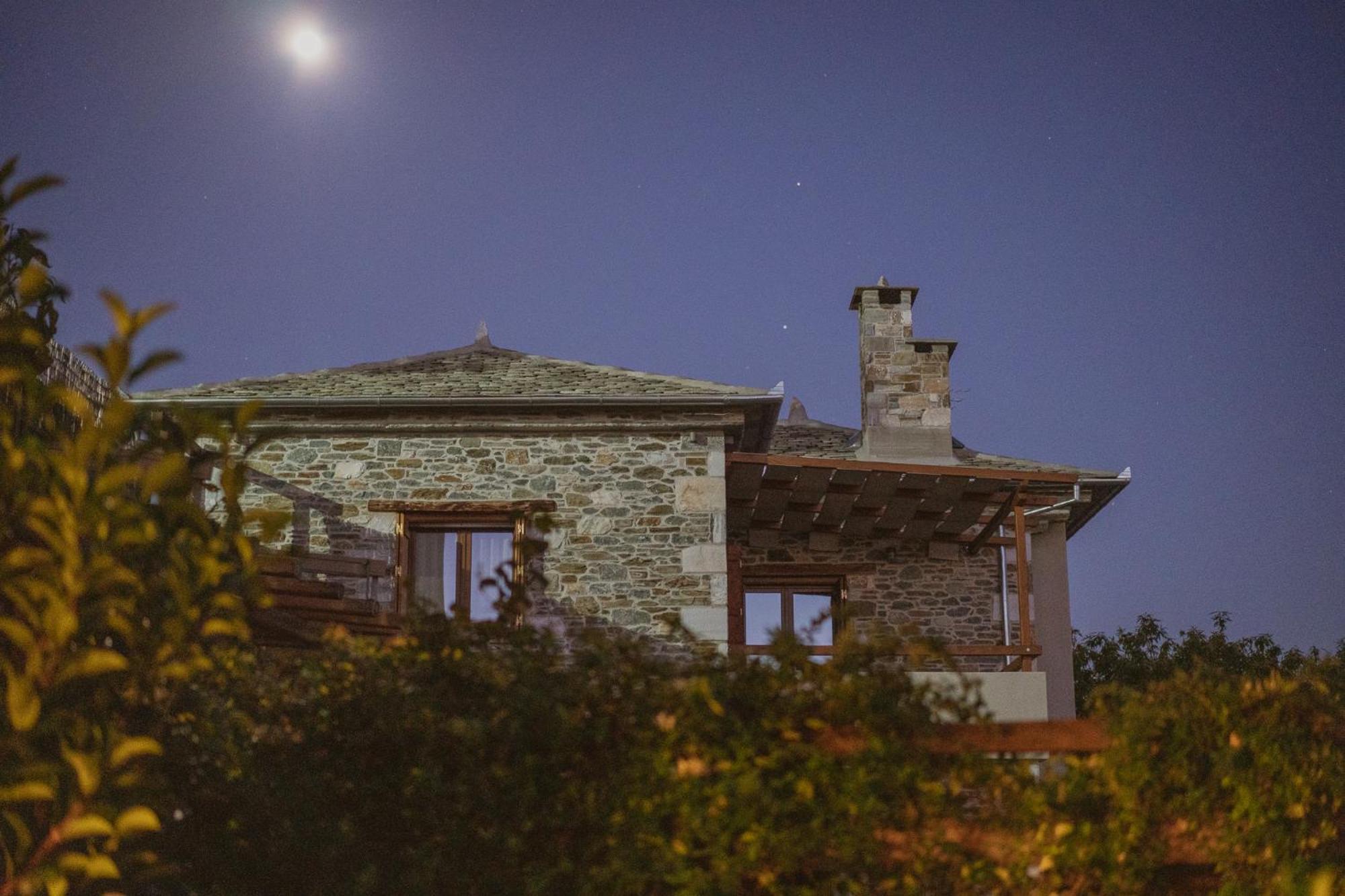 Adama Hotel Mouresi Exterior photo