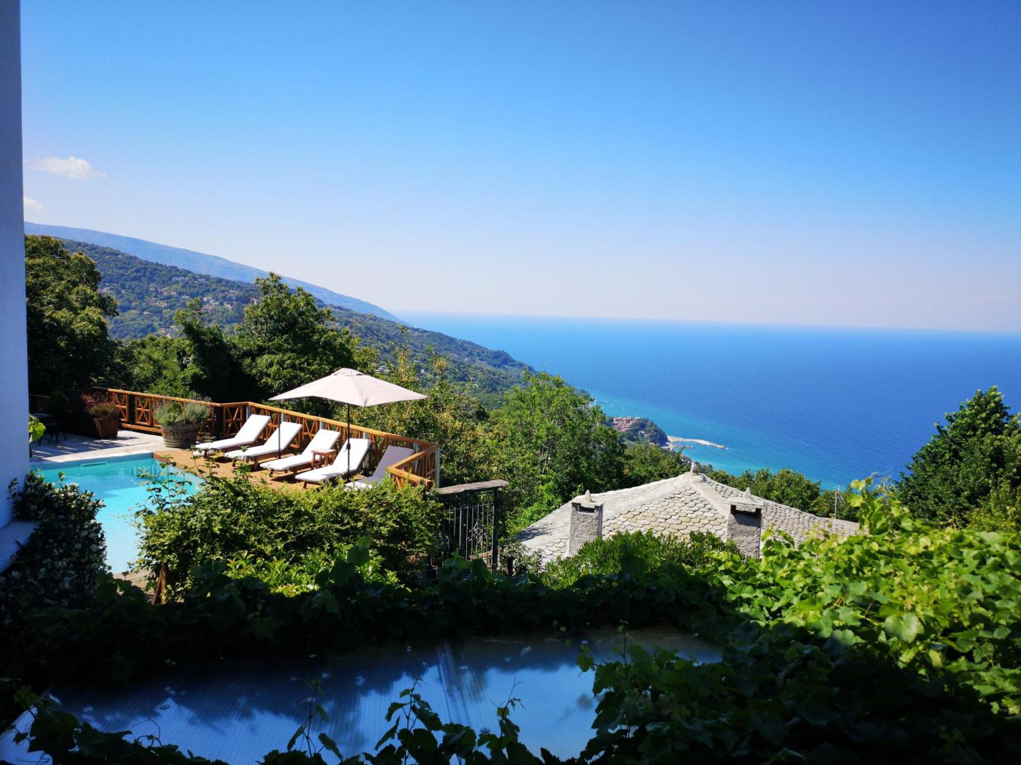 Adama Hotel Mouresi Exterior photo