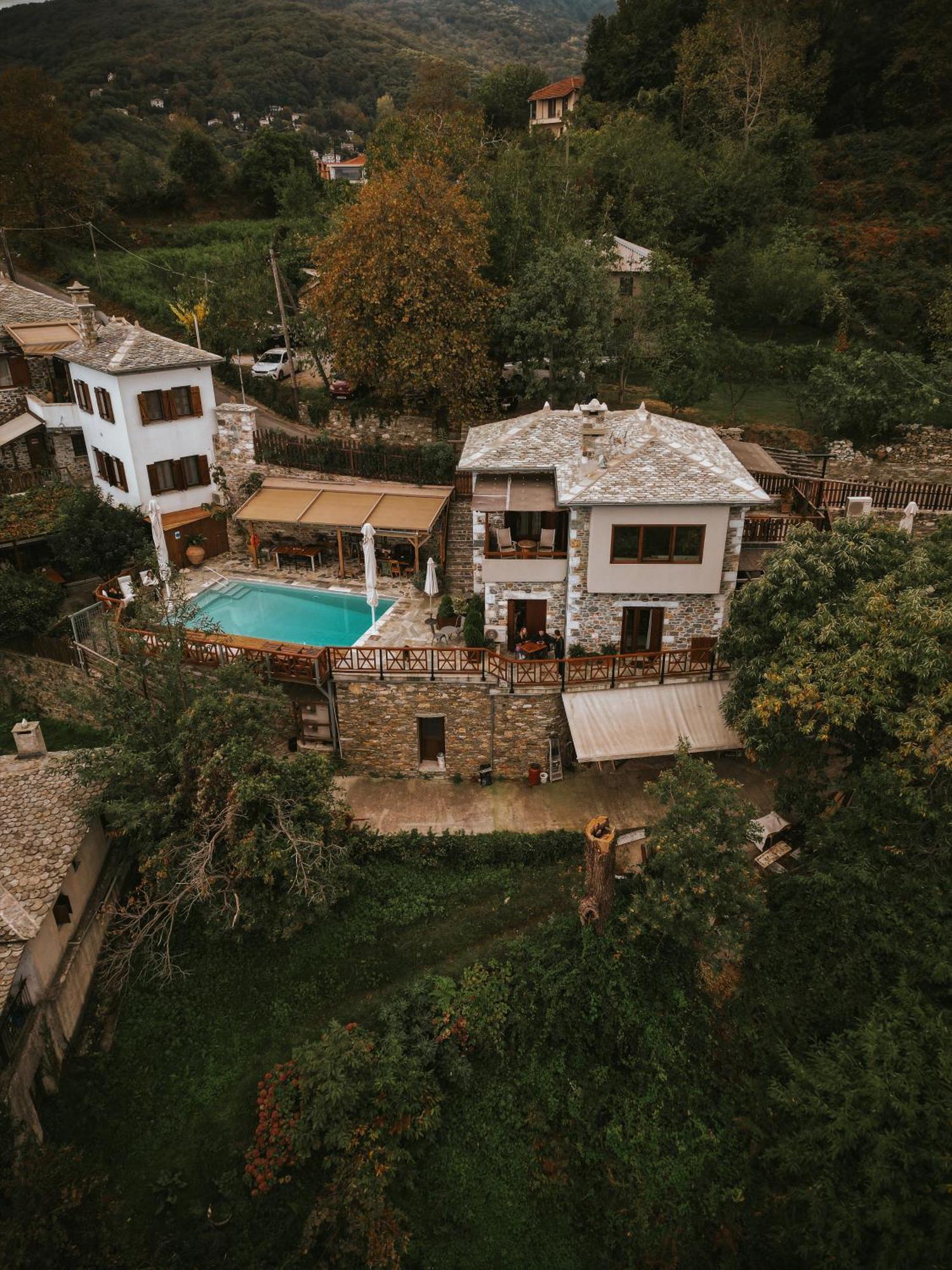 Adama Hotel Mouresi Exterior photo